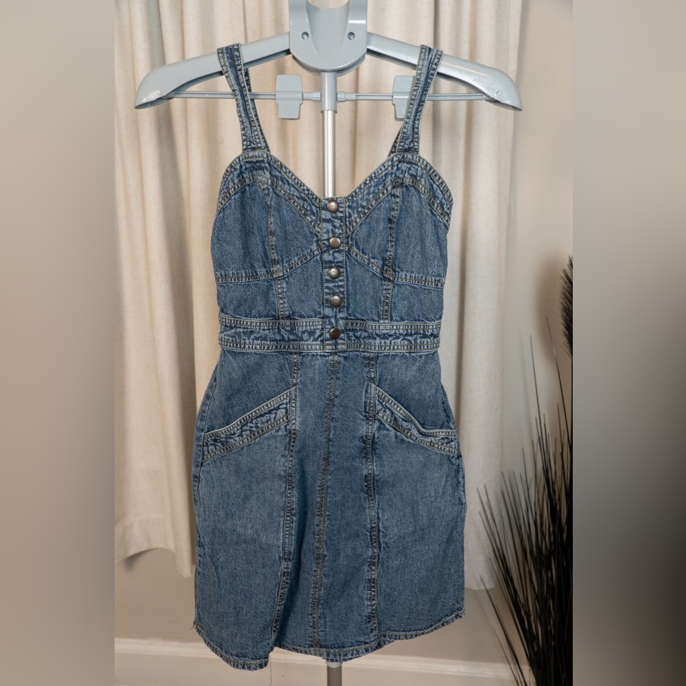 Denim Button-Up Mini Dress with Pockets – Size Small